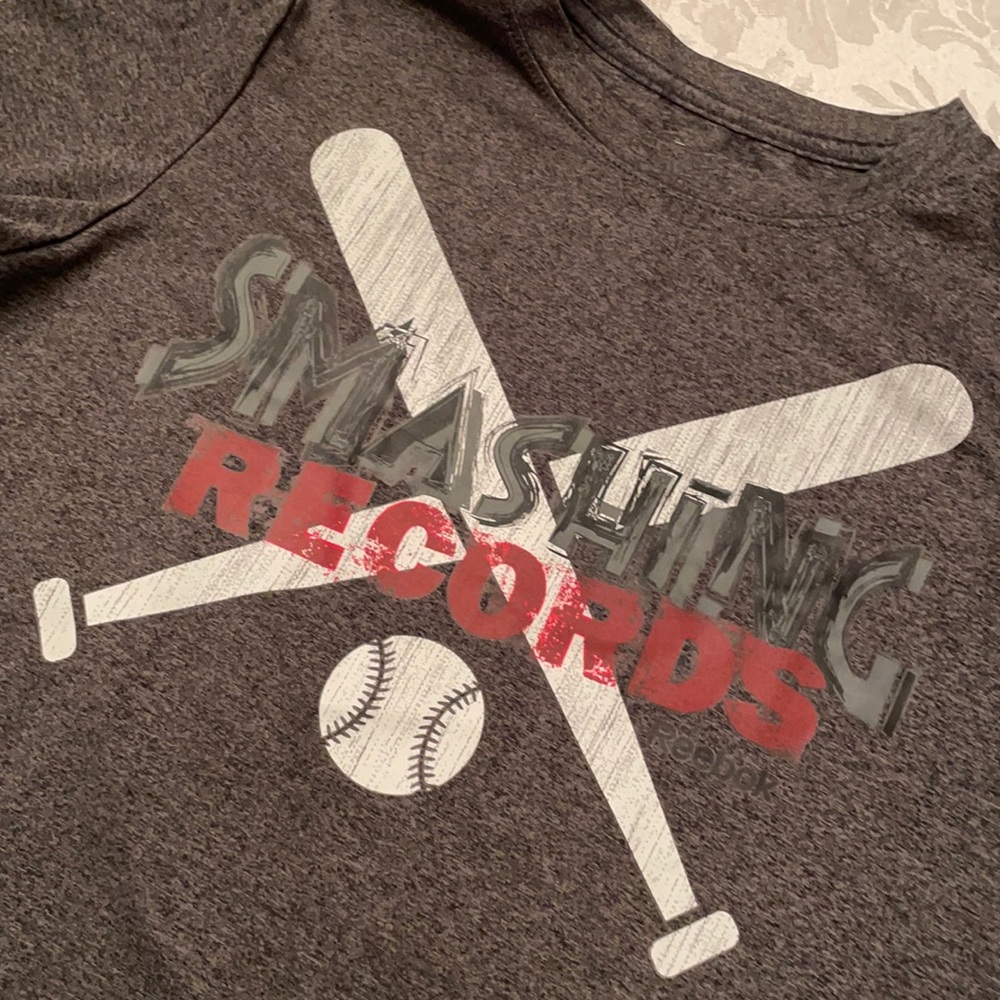 Reebok t-shirt boys size M 10-12 “Smashing Records